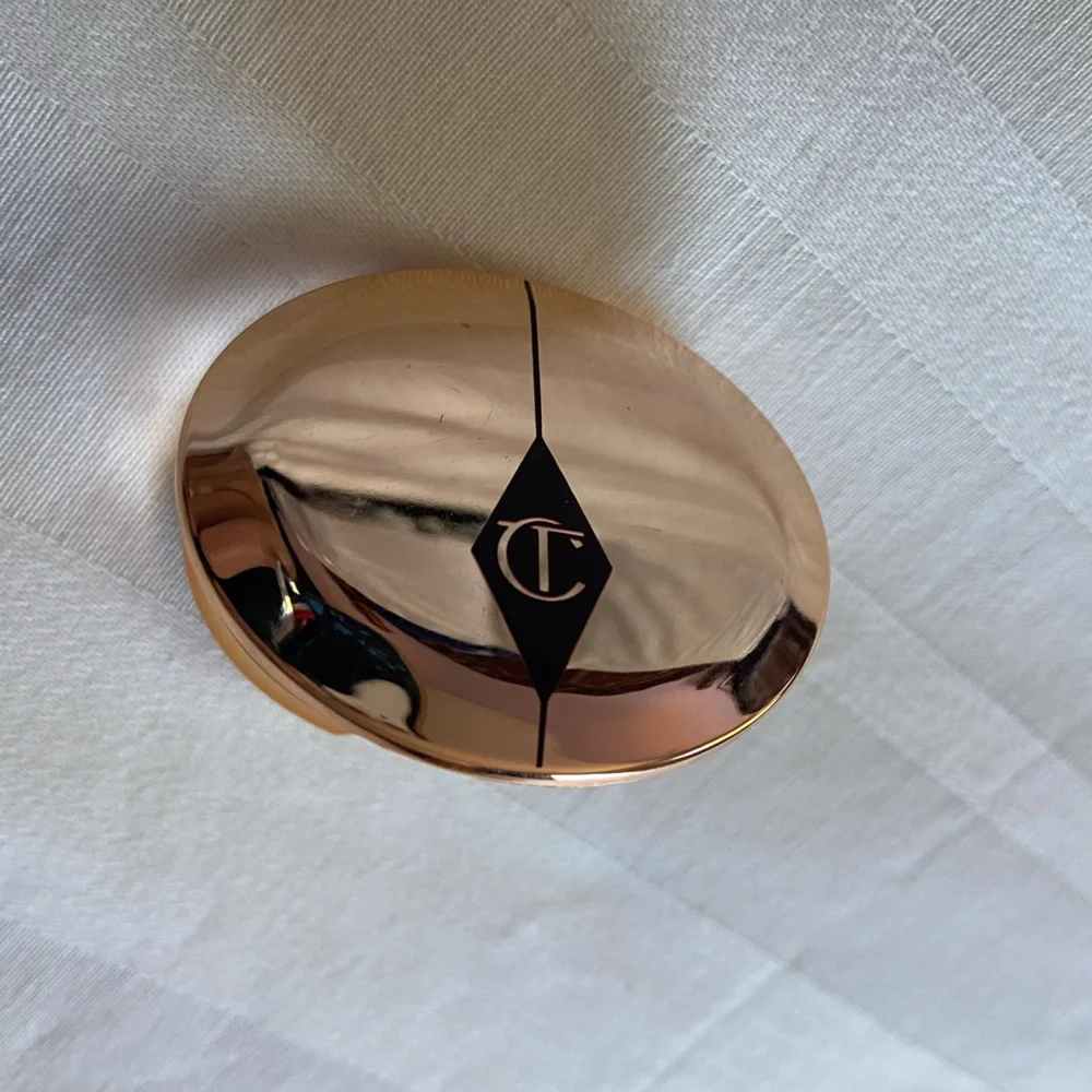 Charlotte undereye, conceals and smooths